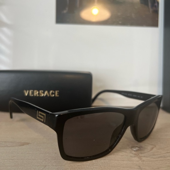 Versace Sunglasses model 4216 - Picture 4 of 9